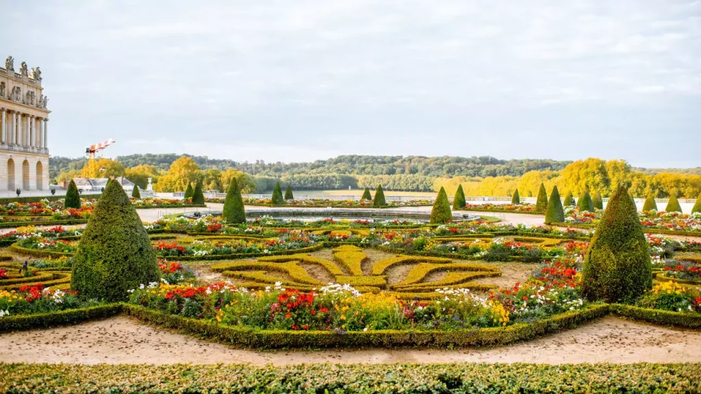 450 Parks And Gardens in Paris