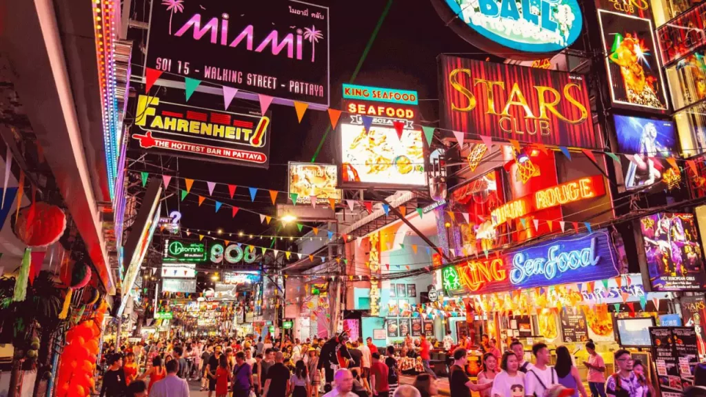 Here are the 5 best places to spend your Thursday night in Bangkok
