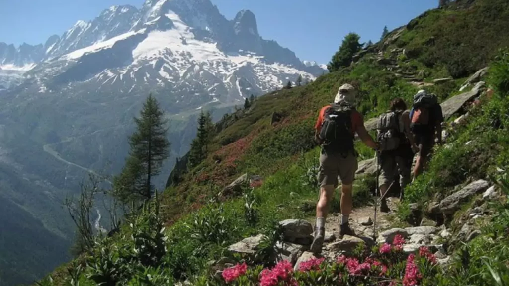 best hiking trails in the French Alps