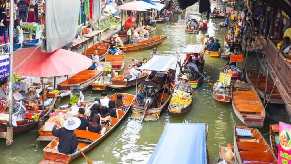  the Damnoen Saduak Floating Market